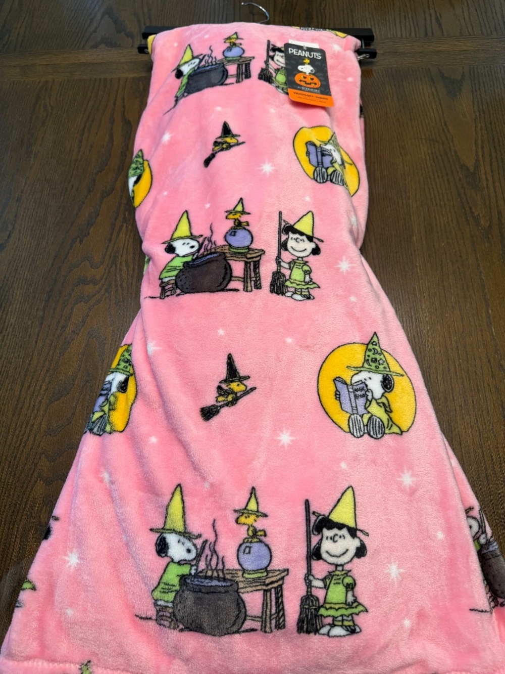 NWT - Peanuts Snoopy Halloween Pink Witch VelvetLoft Throw Blanket 60x70
